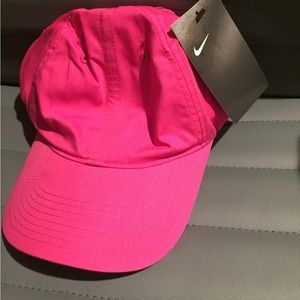 Women’s new with tags pink Nike hat.